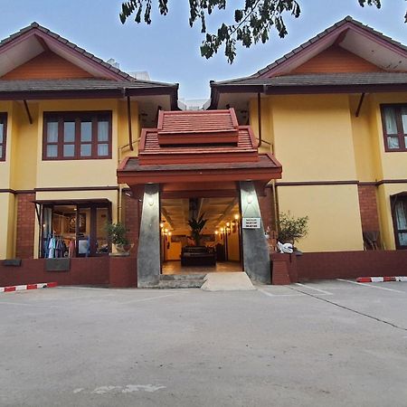 Yellow Tique Hotel Lampang Exterior photo
