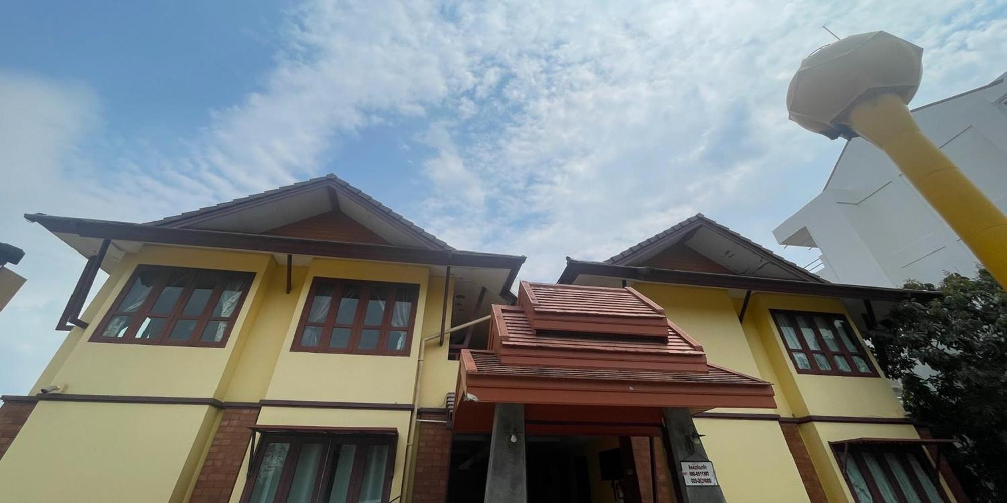 Yellow Tique Hotel Lampang Exterior photo